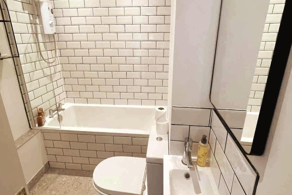 Ferienwohnung Courtyard Garden, Beautifully Finished Flat - Ba1 Bath Exterior foto